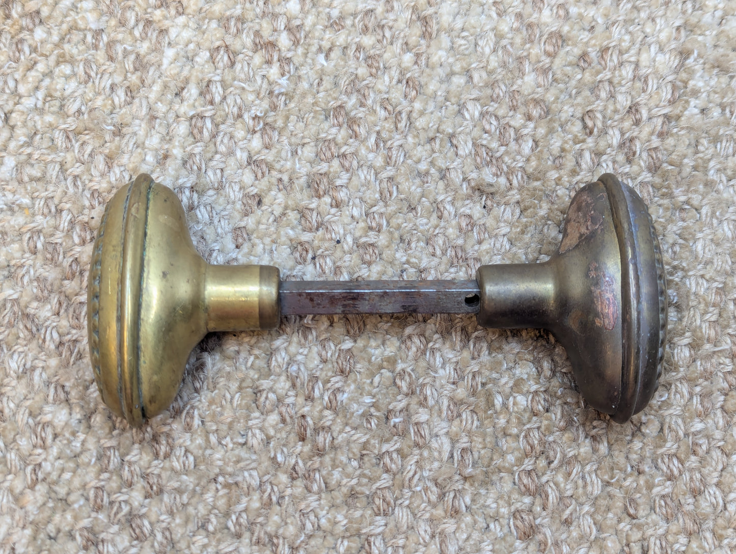 1 9/16 x 2 3/4" Antique Oval Decorative Brass Door Knobs