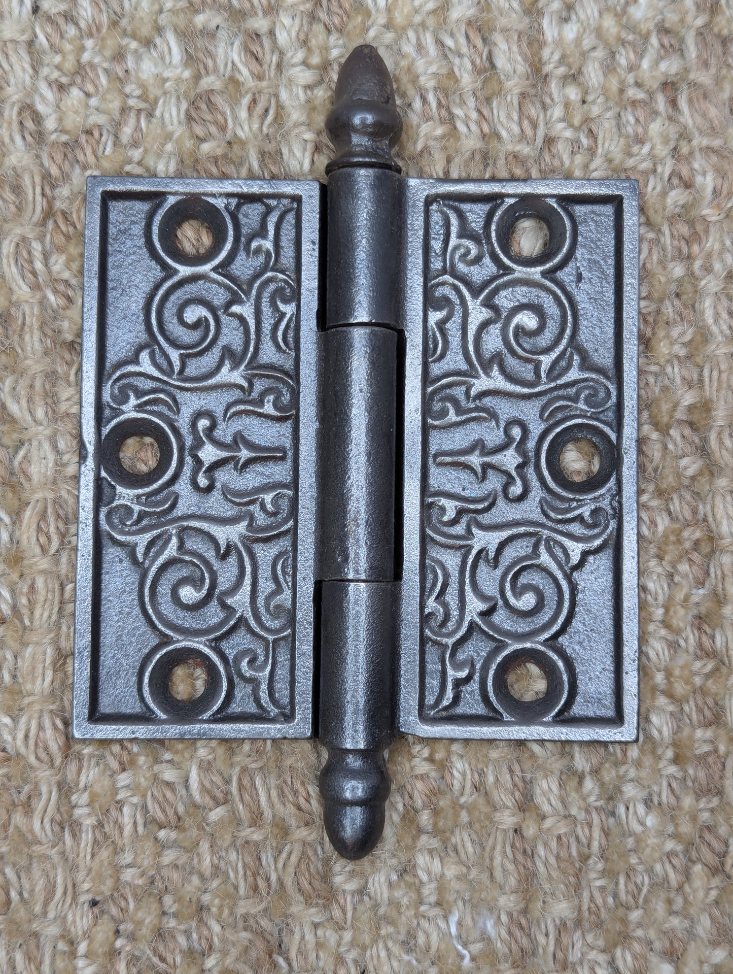 3 1/2" x 3 1/2" Antique Ornate Cast Iron Acorn Tip Hinge