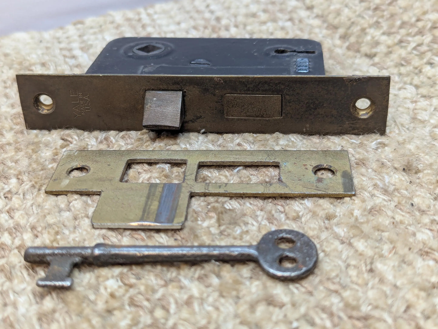 Antique Yale Mortise Lock Door Hardware #230 With Key And Strike Plate