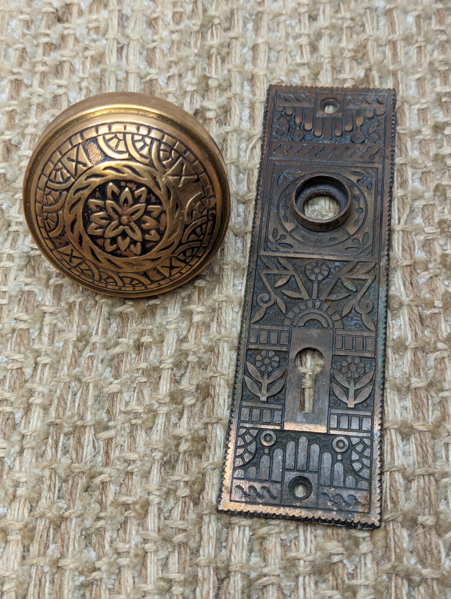 Antique Reading Mfg. "Windsor" Brass Door Knob and Door Plate Set