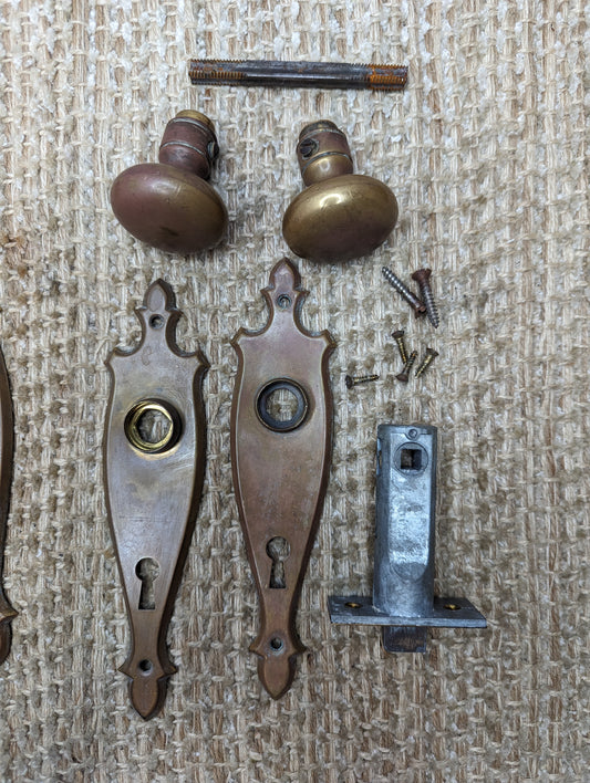 Antique Stamped Brass Door Knobs and Door Plates Set With Latch