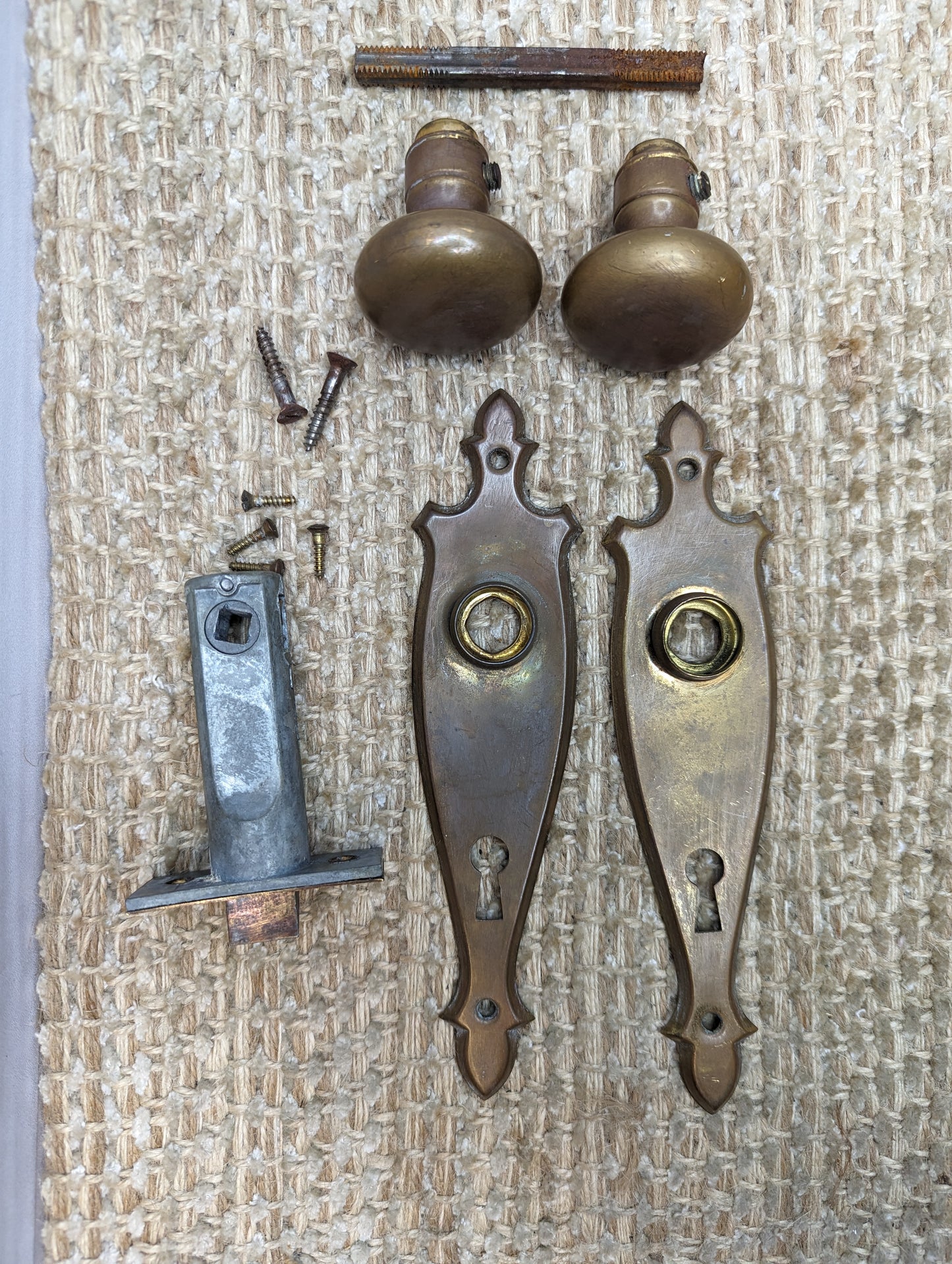 Antique Stamped Brass Door Knobs and Door Plates Set With Latch