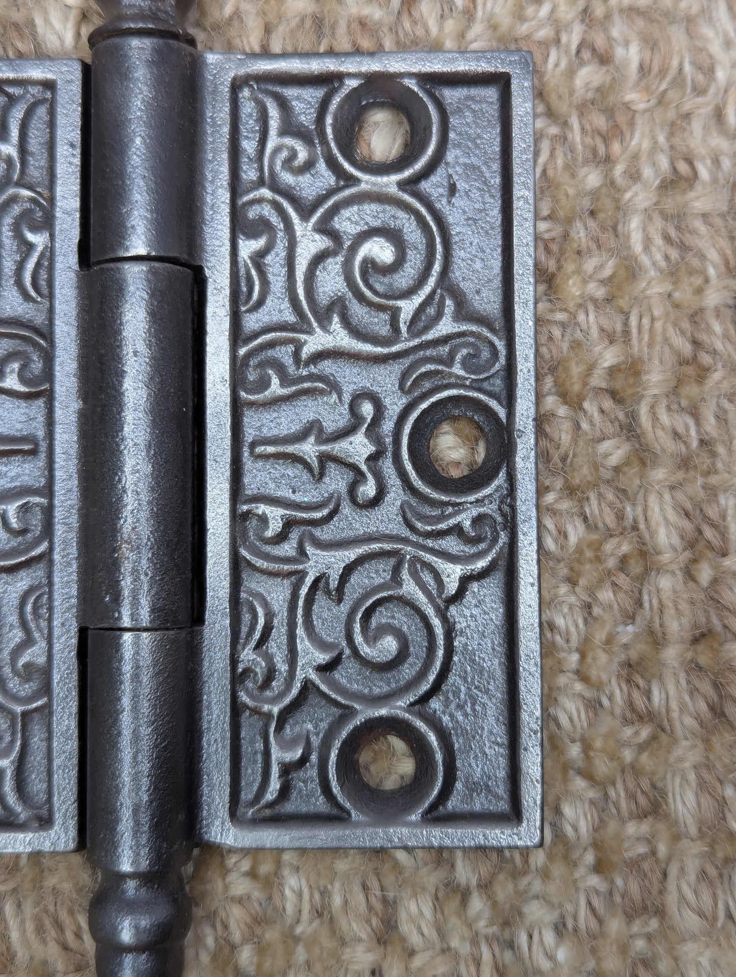 3 1/2" x 3 1/2" Antique Ornate Cast Iron Acorn Tip Hinge