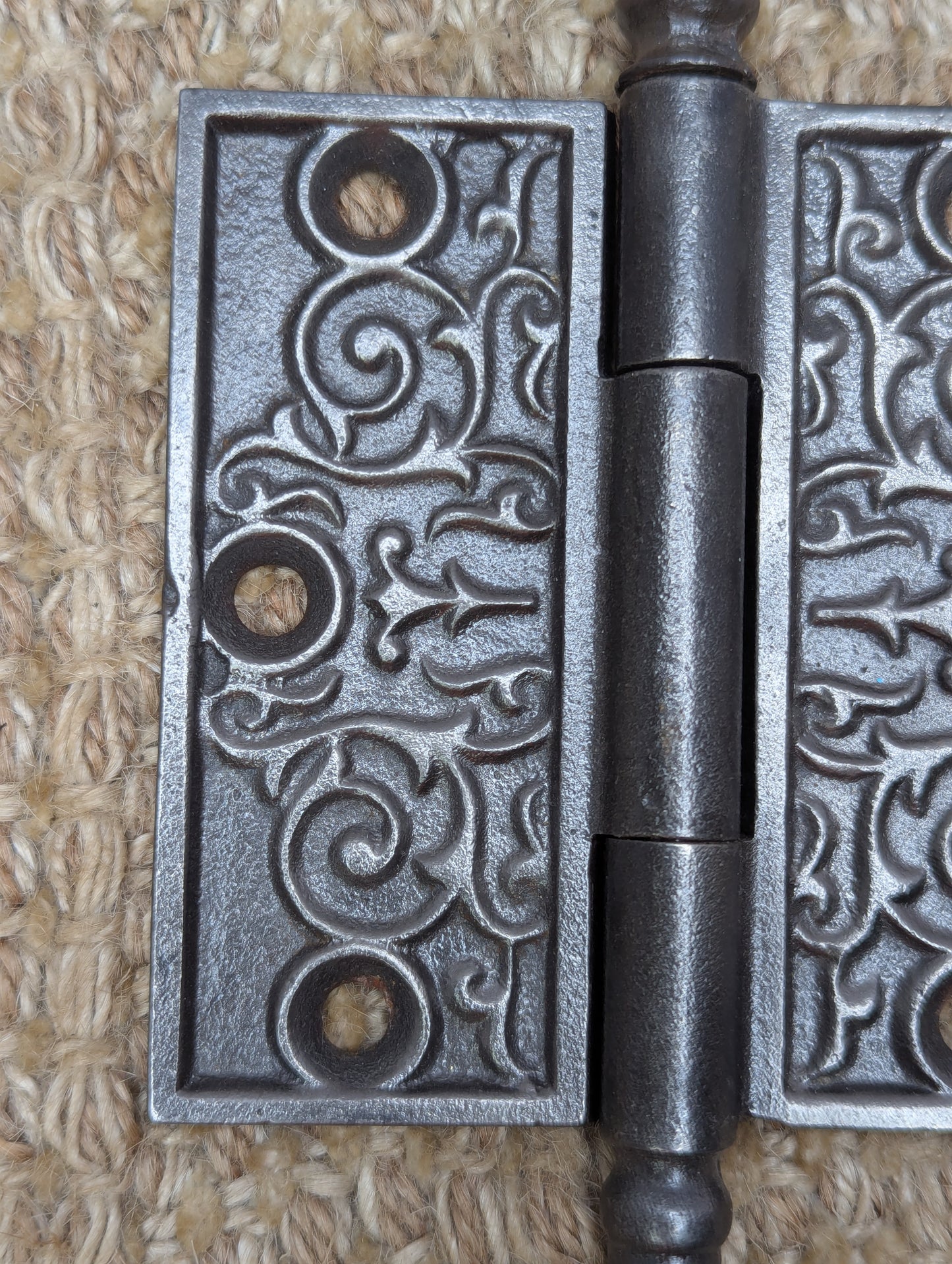 3 1/2" x 3 1/2" Antique Ornate Cast Iron Acorn Tip Hinge