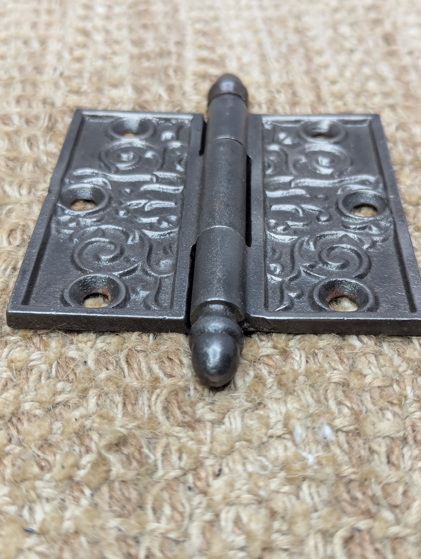 3 1/2" x 3 1/2" Antique Ornate Cast Iron Acorn Tip Hinge