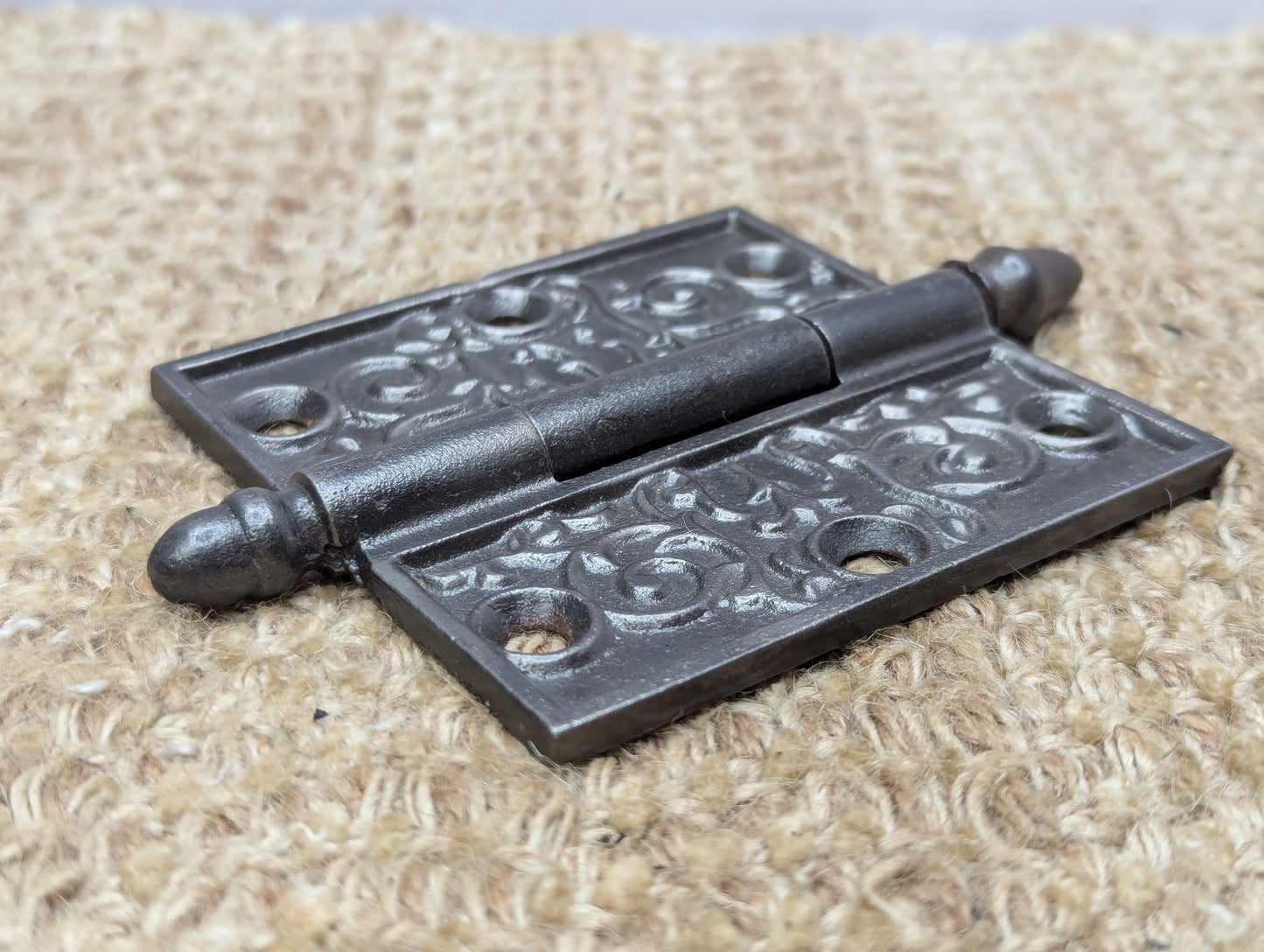 3 1/2" x 3 1/2" Antique Ornate Cast Iron Acorn Tip Hinge