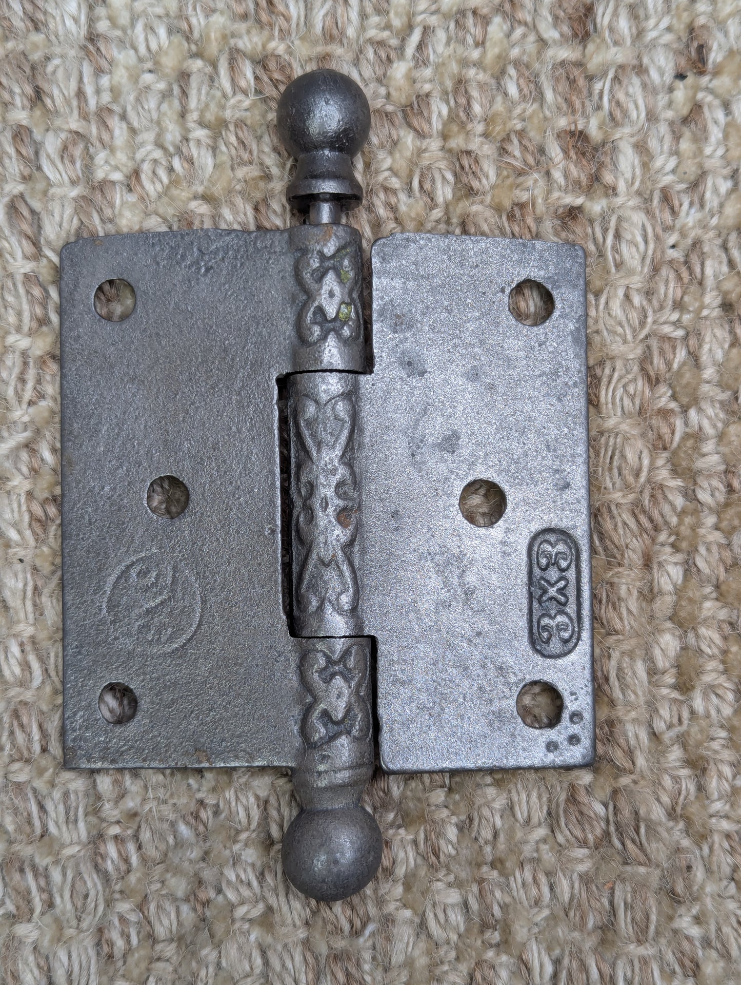 3" x 3" Antique Ornate Cast Iron Ball Tip Hinge