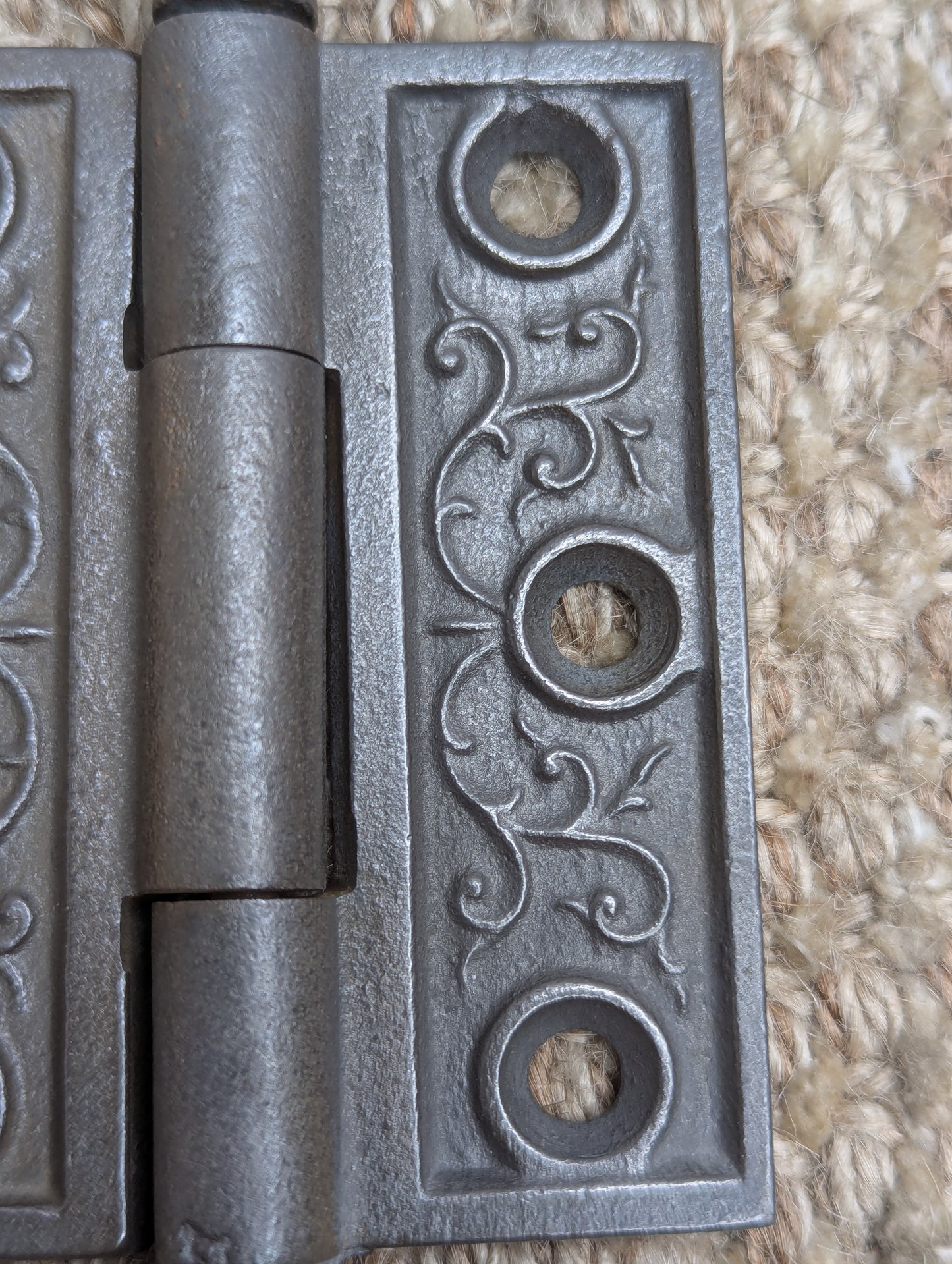 2 1/2" x 3" Antique Decorative Cast Iron Acorn Tip Hinge