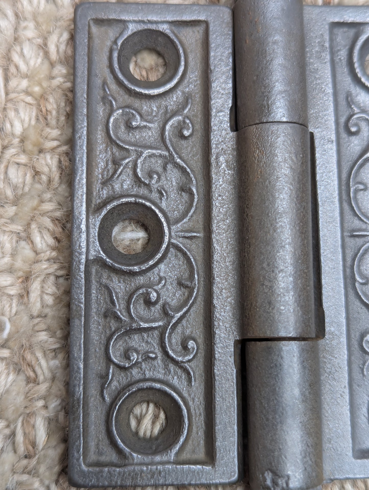 2 1/2" x 3" Antique Decorative Cast Iron Acorn Tip Hinge