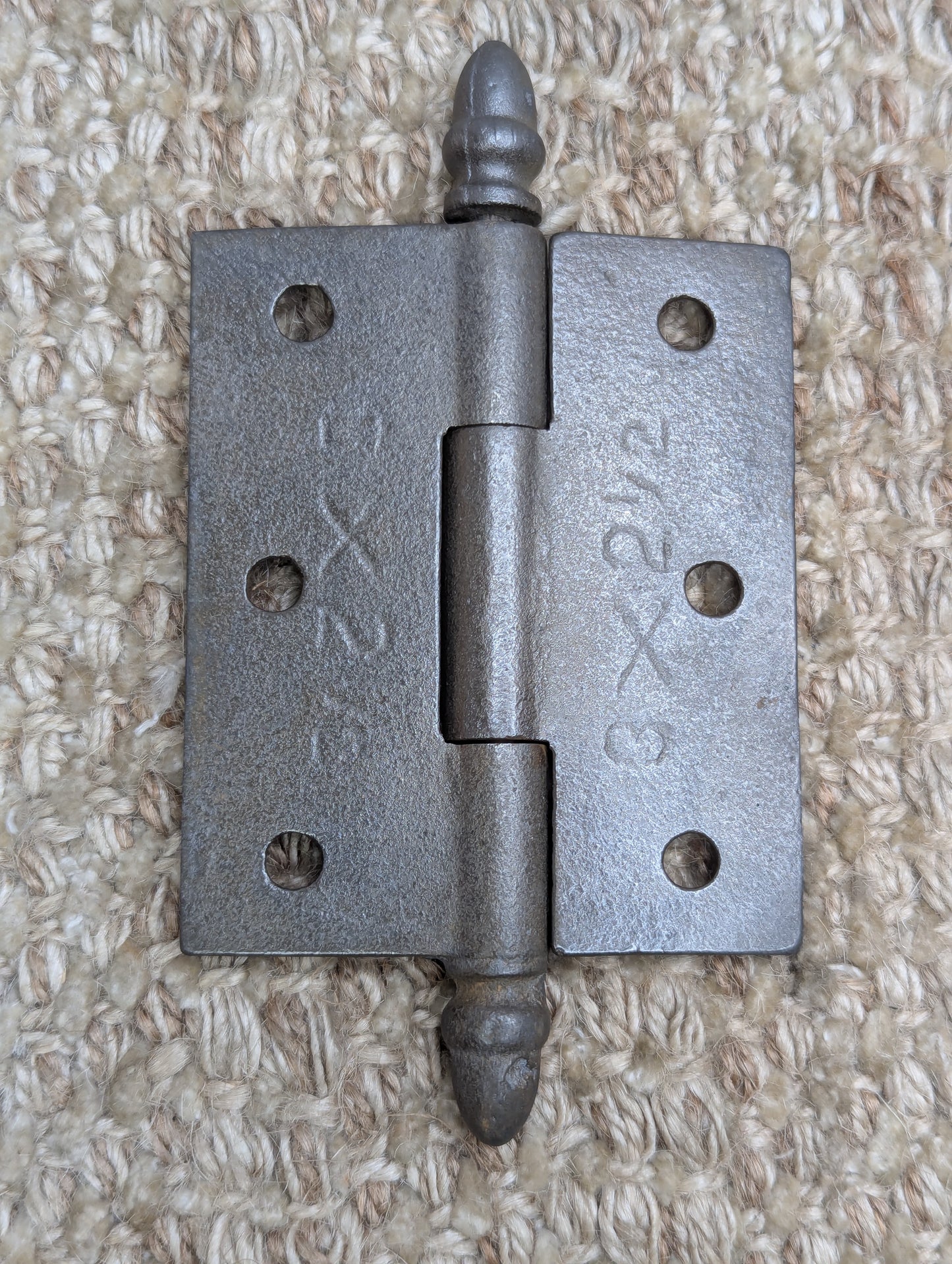 2 1/2" x 3" Antique Decorative Cast Iron Acorn Tip Hinge