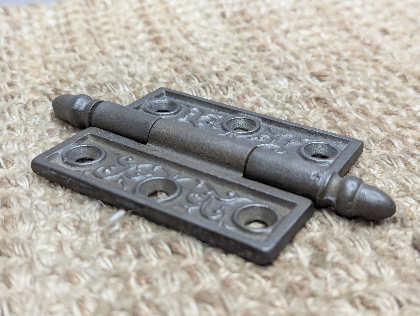 2 1/2" x 3" Antique Decorative Cast Iron Acorn Tip Hinge