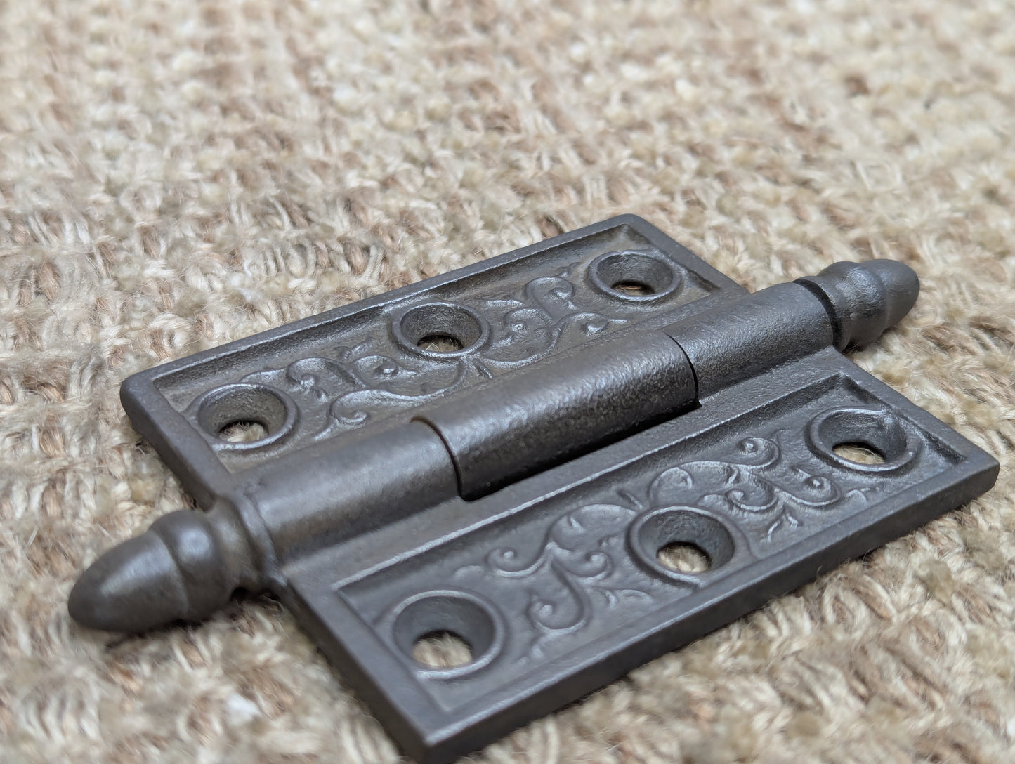 2 1/2" x 3" Antique Decorative Cast Iron Acorn Tip Hinge