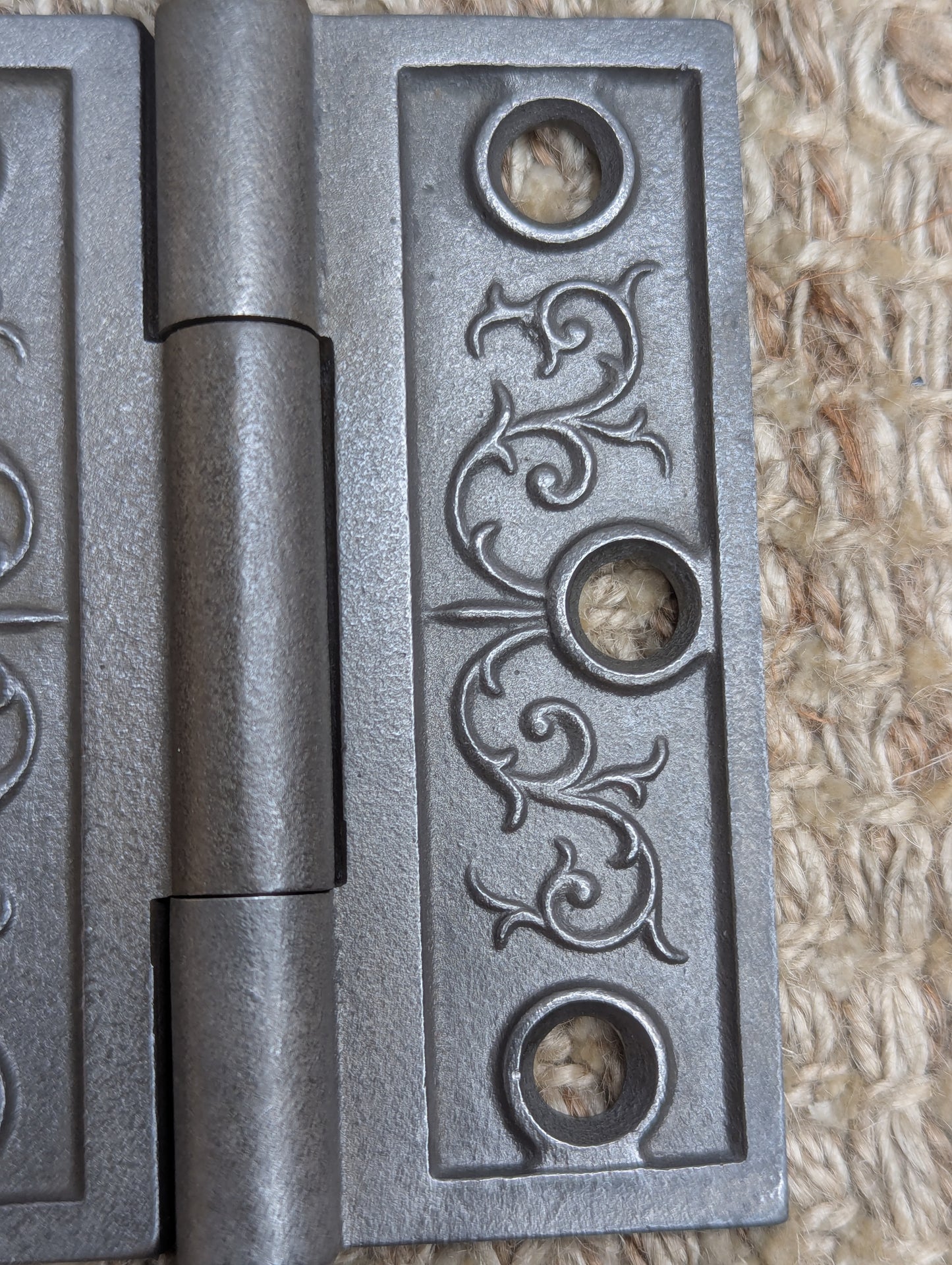 3" x 3 1/2" Antique Decorative Cast Iron Acorn Tip Hinge